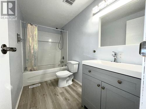 2321 33Rd Avenue N, Cranbrook, BC - Indoor Photo Showing Bathroom