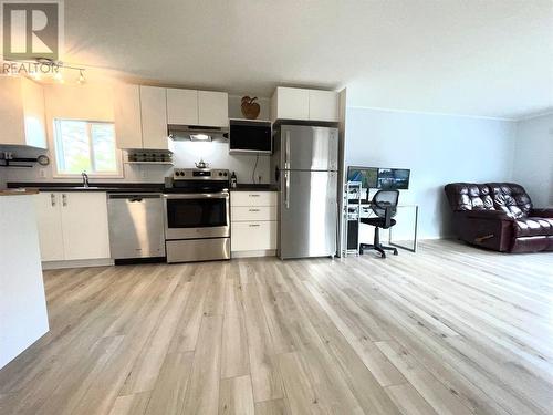 2321 33Rd Avenue N, Cranbrook, BC - Indoor Photo Showing Kitchen With Stainless Steel Kitchen