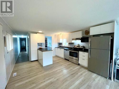 2321 33Rd Avenue N, Cranbrook, BC - Indoor Photo Showing Kitchen