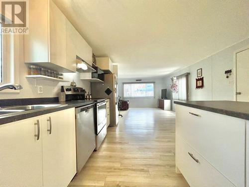 2321 33Rd Avenue N, Cranbrook, BC - Indoor Photo Showing Kitchen With Stainless Steel Kitchen