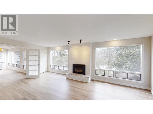 4383 Karindale Road, Kamloops, BC - Indoor Photo Showing Living Room With Fireplace