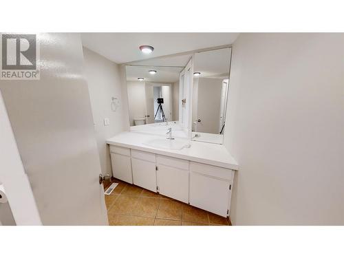 4383 Karindale Road, Kamloops, BC - Indoor Photo Showing Bathroom