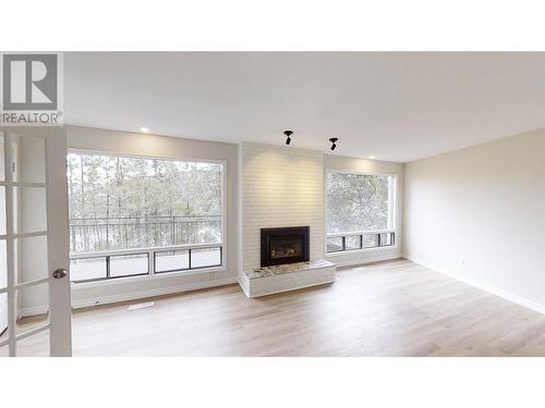 4383 Karindale Road, Kamloops, BC - Indoor Photo Showing Living Room With Fireplace