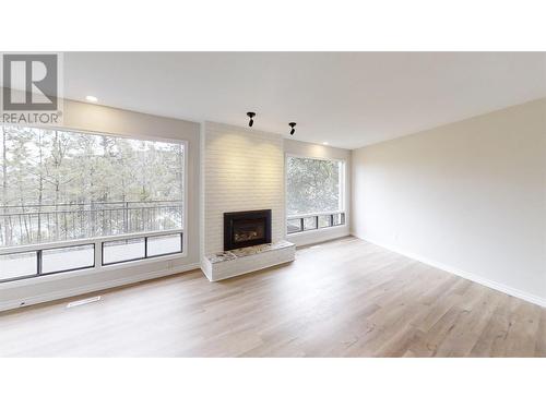 4383 Karindale Road, Kamloops, BC - Indoor Photo Showing Living Room With Fireplace