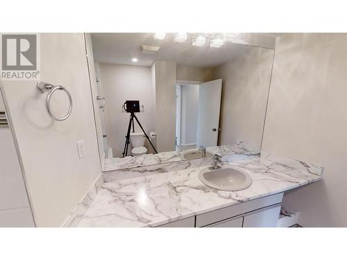 4383 Karindale Road, Kamloops, BC - Indoor Photo Showing Bathroom