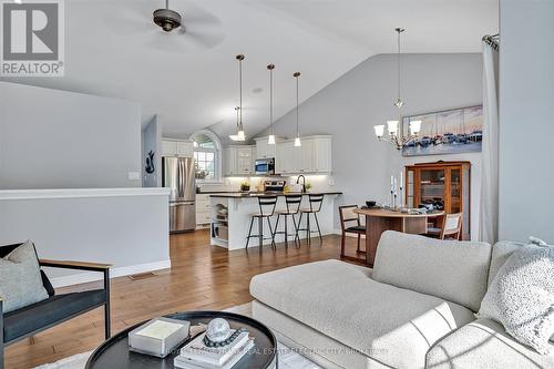 41 - 301 Carnegie Avenue, Peterborough (Northcrest), ON - Indoor Photo Showing Living Room