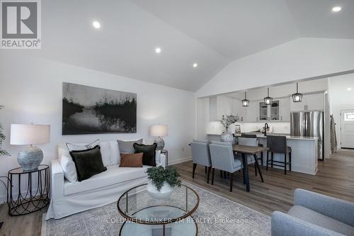 752 St. Mary'S Street, Peterborough (Otonabee), ON - Indoor Photo Showing Living Room