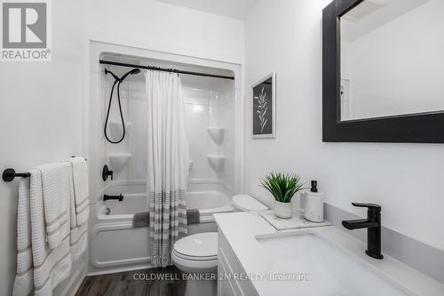 752 St. Mary'S Street, Peterborough (Otonabee), ON - Indoor Photo Showing Bathroom