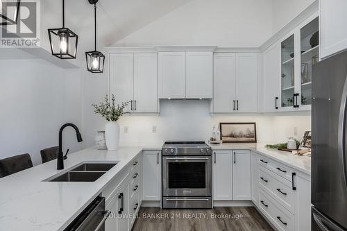 752 St. Mary'S Street, Peterborough (Otonabee), ON - Indoor Photo Showing Kitchen With Double Sink With Upgraded Kitchen