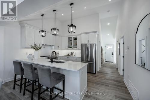 752 St. Mary'S Street, Peterborough (Otonabee), ON - Indoor Photo Showing Kitchen With Double Sink With Upgraded Kitchen