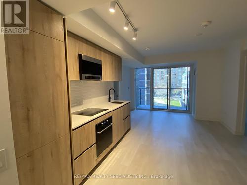 406 - 127 Broadway Avenue S, Toronto, ON - Indoor Photo Showing Kitchen