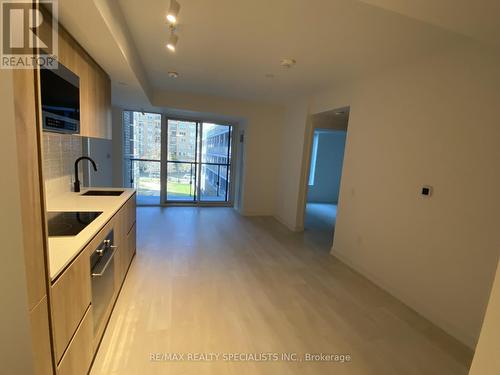 406 - 127 Broadway Avenue S, Toronto, ON - Indoor