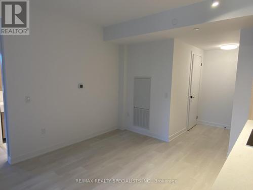 406 - 127 Broadway Avenue S, Toronto, ON - Indoor Photo Showing Other Room