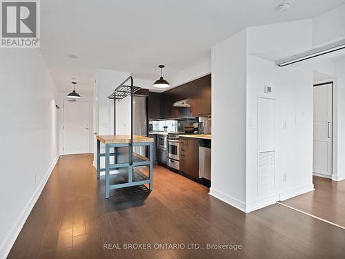 301 - 320 Richmond Street E, Toronto, ON - Indoor Photo Showing Kitchen