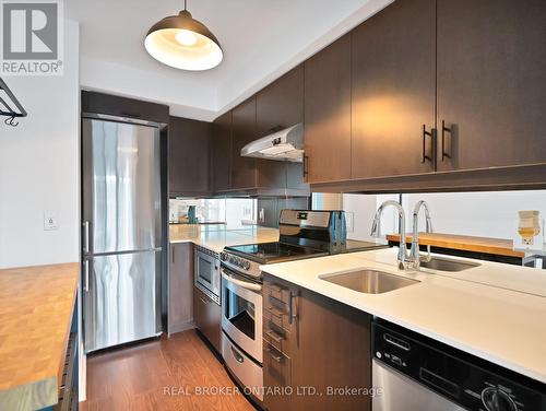 301 - 320 Richmond Street E, Toronto, ON - Indoor Photo Showing Kitchen