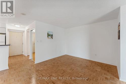 909 - 7 Lorraine Drive, Toronto, ON - Indoor Photo Showing Other Room