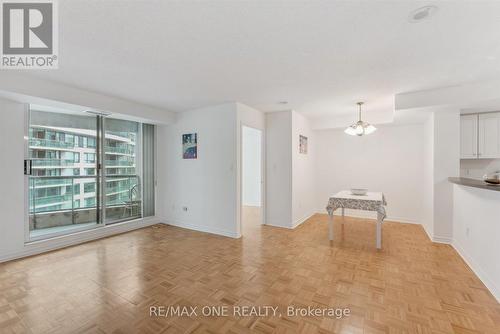 909 - 7 Lorraine Drive, Toronto, ON - Indoor