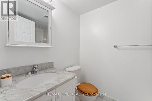 909 - 7 Lorraine Drive, Toronto, ON - Indoor Photo Showing Bathroom