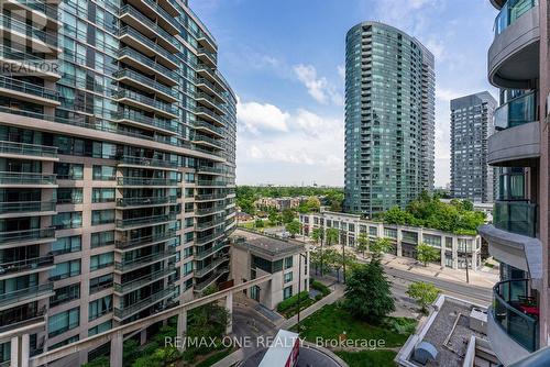 909 - 7 Lorraine Drive, Toronto, ON - Outdoor With Facade