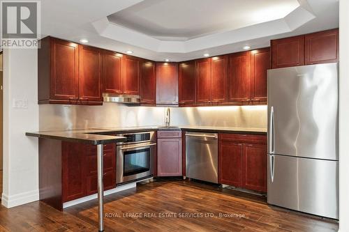 2014 - 1001 Bay Street, Toronto, ON - Indoor Photo Showing Kitchen With Stainless Steel Kitchen