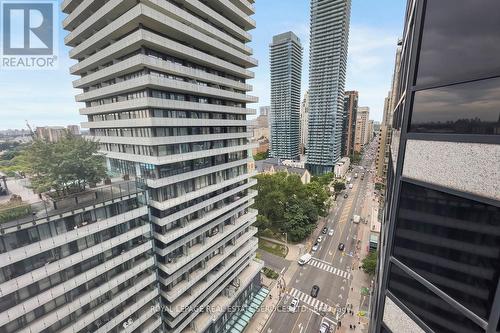 2014 - 1001 Bay Street, Toronto, ON - Outdoor With Facade