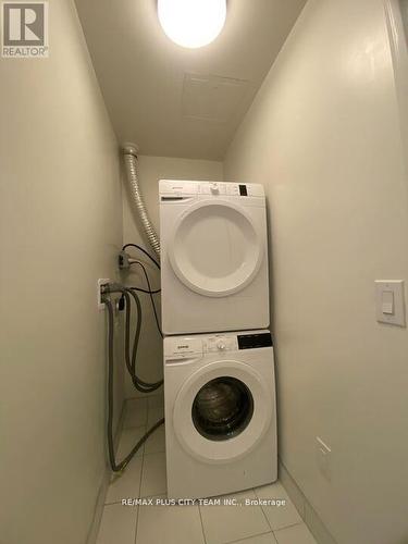 818 - 425 Front Street E, Toronto, ON - Indoor Photo Showing Laundry Room