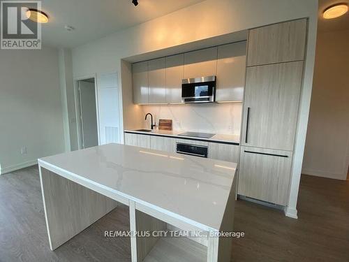 818 - 425 Front Street E, Toronto, ON - Indoor Photo Showing Kitchen