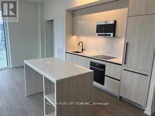 818 - 425 Front Street E, Toronto, ON - Indoor Photo Showing Kitchen With Upgraded Kitchen