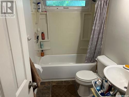 7316 6Th Avenue, Regina, SK - Indoor Photo Showing Bathroom