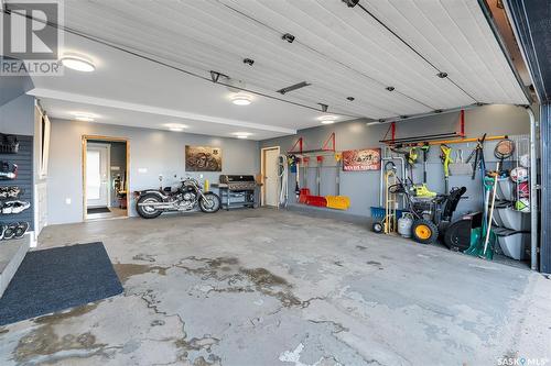 151 Neusch Crescent, Saskatoon, SK - Indoor Photo Showing Garage