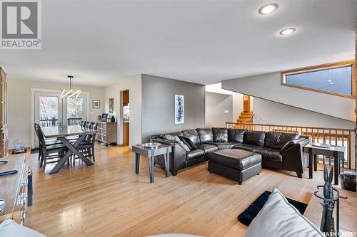 151 Neusch Crescent, Saskatoon, SK - Indoor Photo Showing Living Room