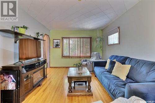 2322 Mackay Street, Regina, SK - Indoor Photo Showing Living Room