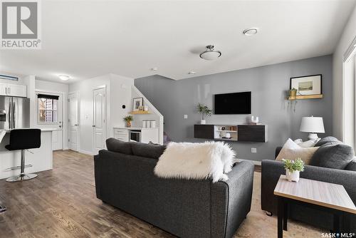 1281 Grey Street, Regina, SK - Indoor Photo Showing Living Room