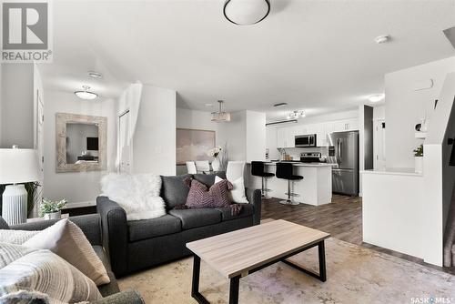 1281 Grey Street, Regina, SK - Indoor Photo Showing Living Room