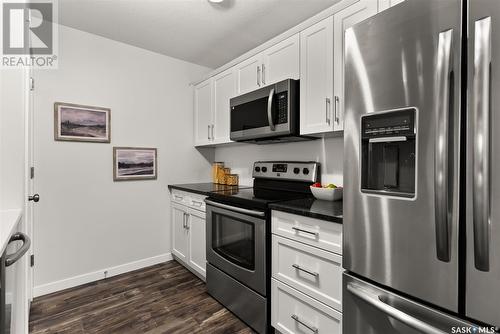 1281 Grey Street, Regina, SK - Indoor Photo Showing Kitchen With Stainless Steel Kitchen