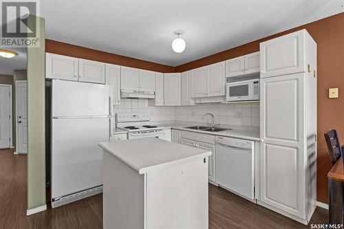 12 207 Keevil Way, Saskatoon, SK - Indoor Photo Showing Kitchen With Double Sink