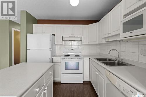 12 207 Keevil Way, Saskatoon, SK - Indoor Photo Showing Kitchen With Double Sink