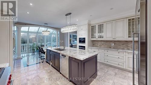 716 Woodland Acres Crescent, Vaughan, ON - Indoor Photo Showing Kitchen With Double Sink With Upgraded Kitchen