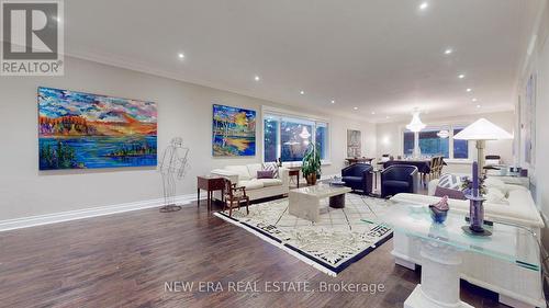 716 Woodland Acres Crescent, Vaughan, ON - Indoor Photo Showing Living Room