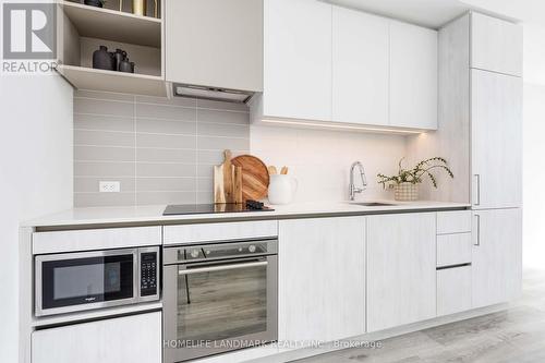 3306 - 1000 Portage Parkway, Vaughan, ON - Indoor Photo Showing Kitchen