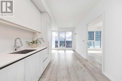 3306 - 1000 Portage Parkway, Vaughan, ON - Indoor Photo Showing Kitchen