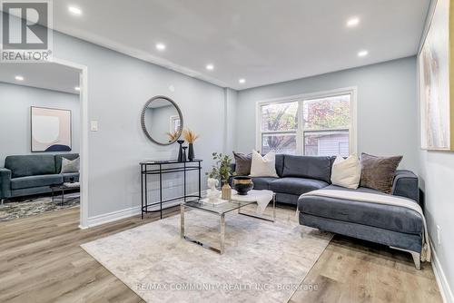 37 Irenemount Crescent, Markham, ON - Indoor Photo Showing Living Room