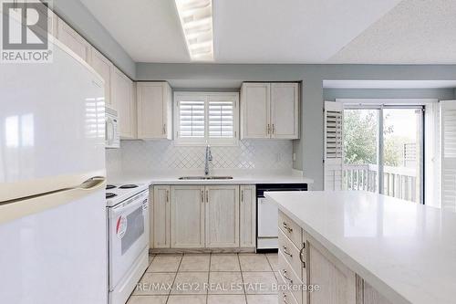 139 Kelso Crescent, Vaughan, ON - Indoor Photo Showing Kitchen With Double Sink