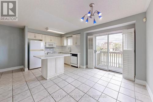 139 Kelso Crescent, Vaughan, ON - Indoor Photo Showing Kitchen