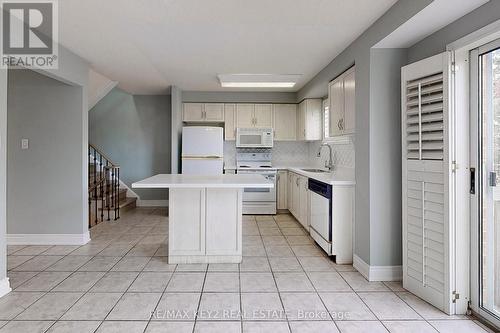 139 Kelso Crescent, Vaughan, ON - Indoor Photo Showing Kitchen With Double Sink