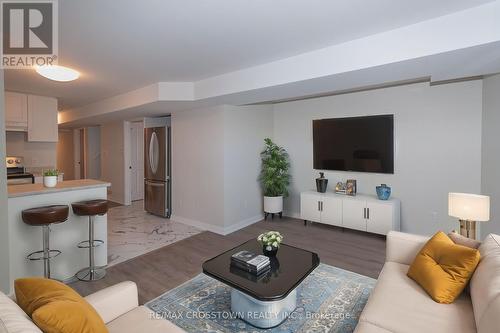 43 Charlbrook Avenue, Barrie, ON - Indoor Photo Showing Living Room