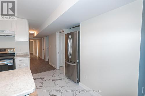 43 Charlbrook Avenue, Barrie, ON - Indoor Photo Showing Kitchen