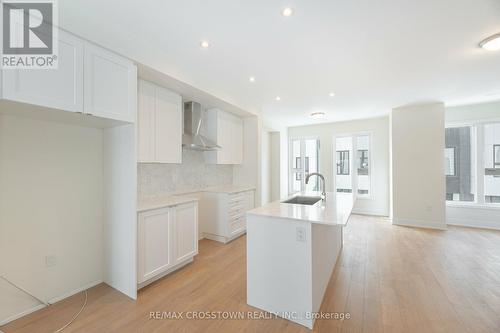 18 Mariners Pier Way, Orillia, ON - Indoor Photo Showing Kitchen