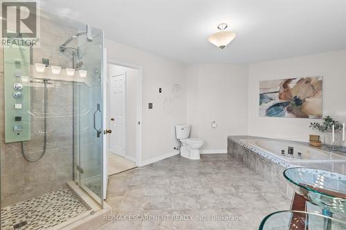 2068 Pipers Court, Burlington, ON - Indoor Photo Showing Bathroom