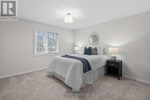 2068 Pipers Court, Burlington, ON - Indoor Photo Showing Bedroom